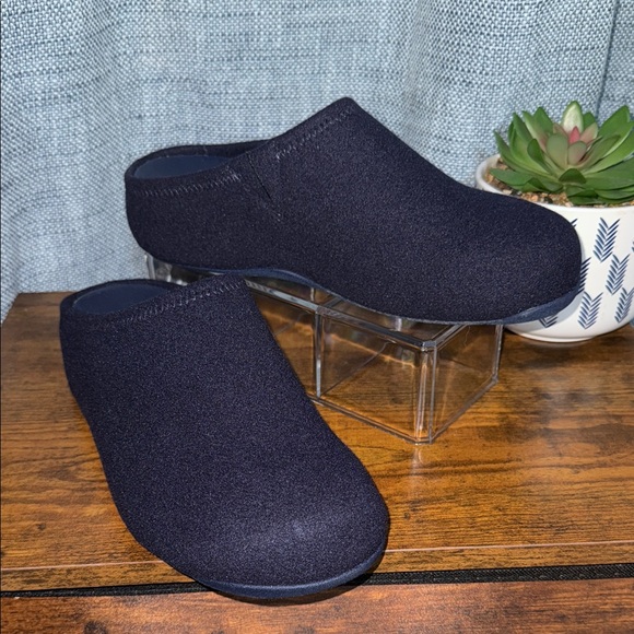 Fit Flop Navy Blue Shuv Felt Clogs Comfy Cozy Sz 10 Casual Comfort Sole Non Slip - Picture 1 of 9